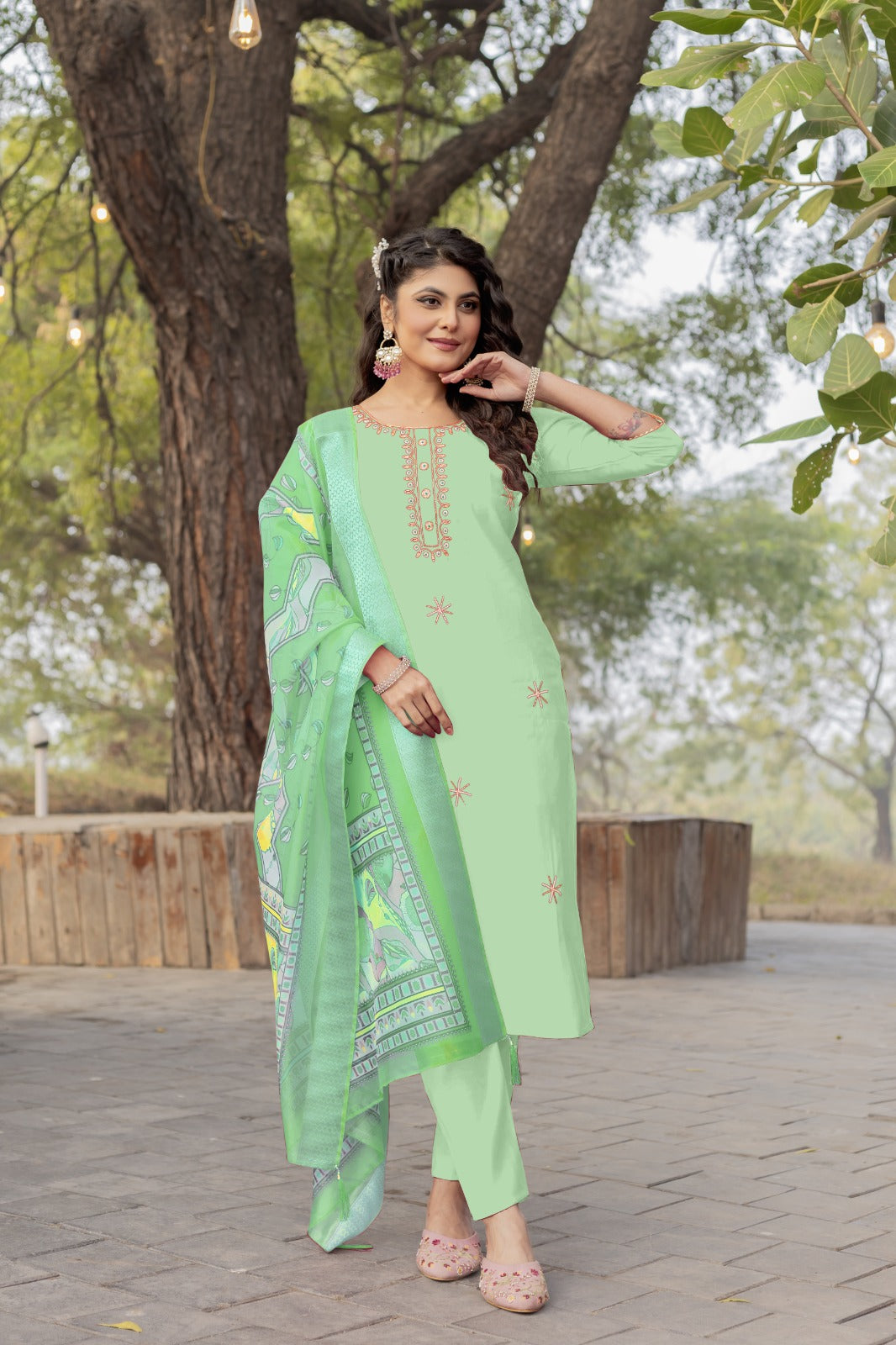 Women Ethnic Motifs Embroidered Regular Kurta Pant With Dupatta