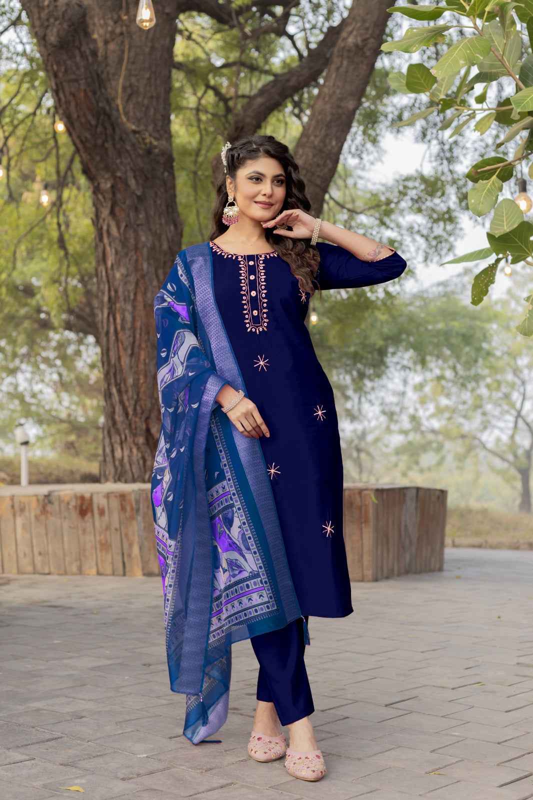 Women Ethnic Motifs Embroidered Regular Kurta Pant With Dupatta