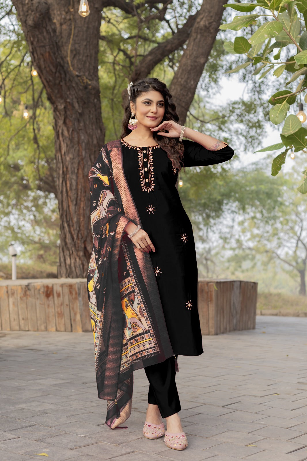 Women Ethnic Motifs Embroidered Regular Kurta Pant With Dupatta